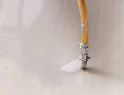 巩义瓷砖空鼓维修公司专业解答在瓷砖铺贴过程中，如果使用的砂料过粗（如全部使用了粗砂），可能会导致以下问题